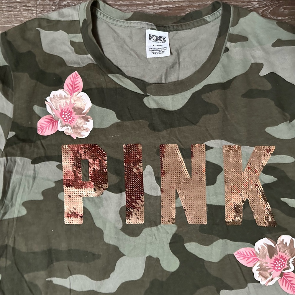 Victoria's Secret PINK Camo
Bling tropical pink Tee Floral VGC SIZE medium - Picture 11 of 13
